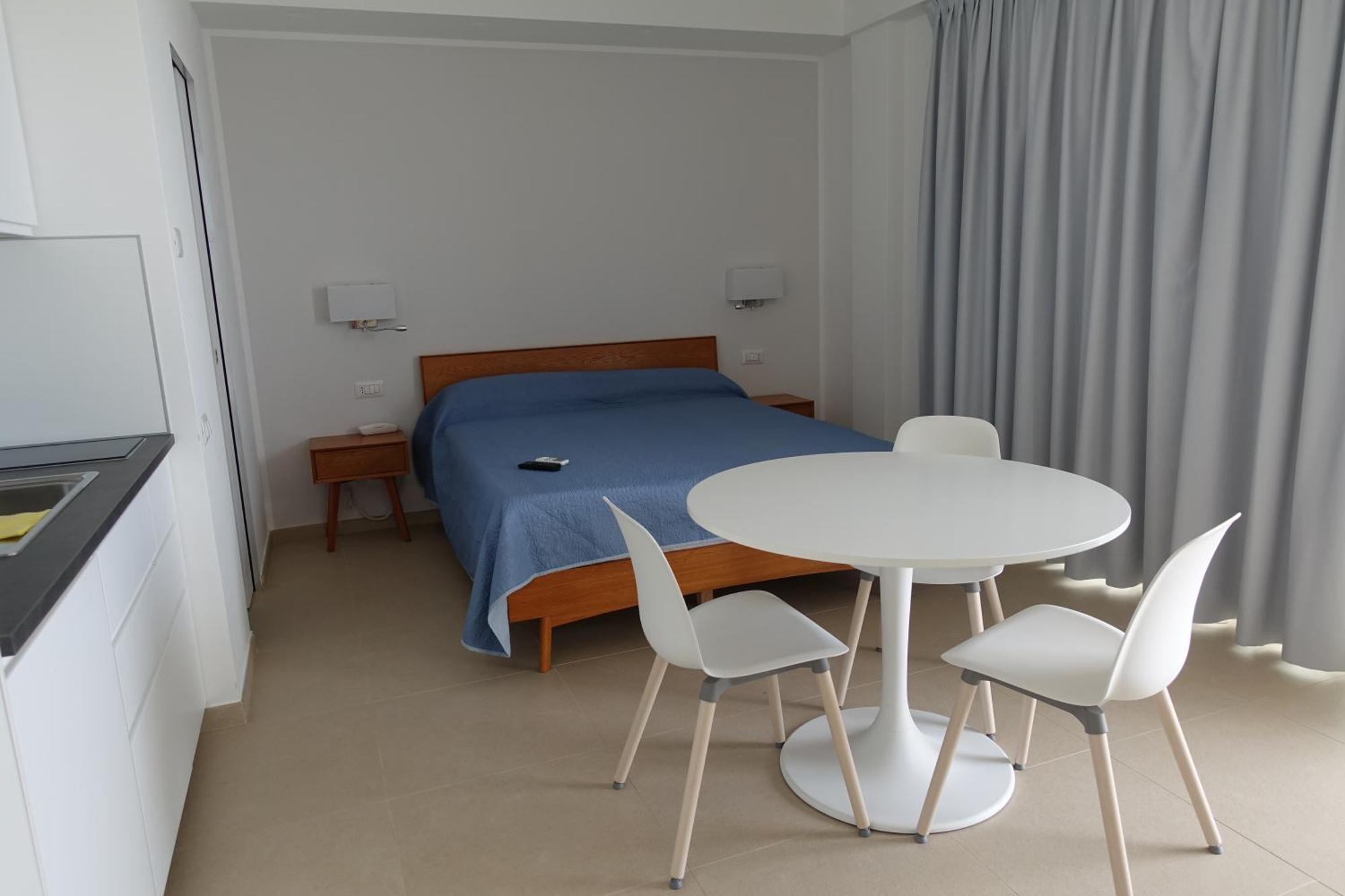 Hotel E Residence Il Faro Аччароли Экстерьер фото
