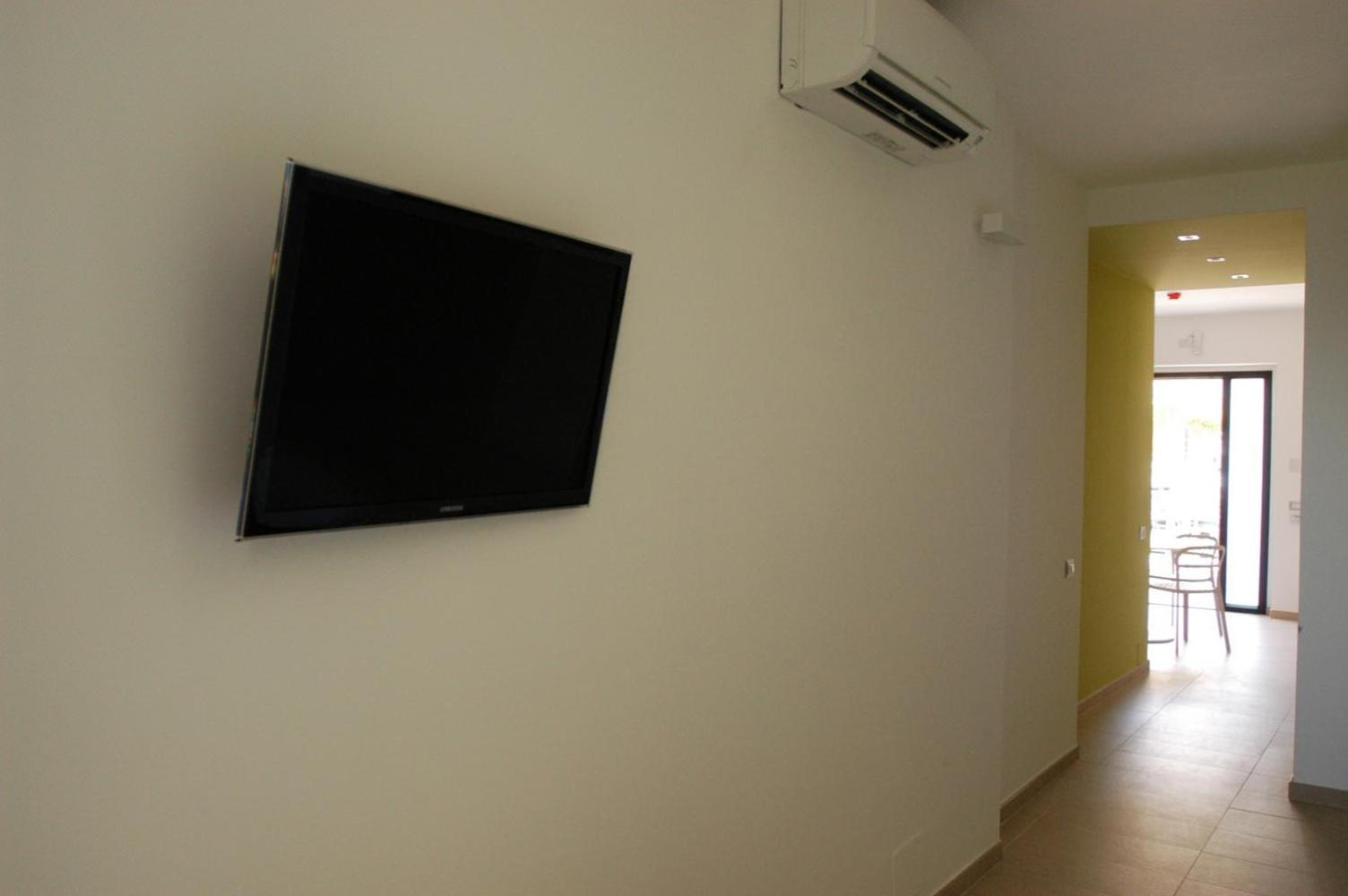Hotel E Residence Il Faro Аччароли Экстерьер фото