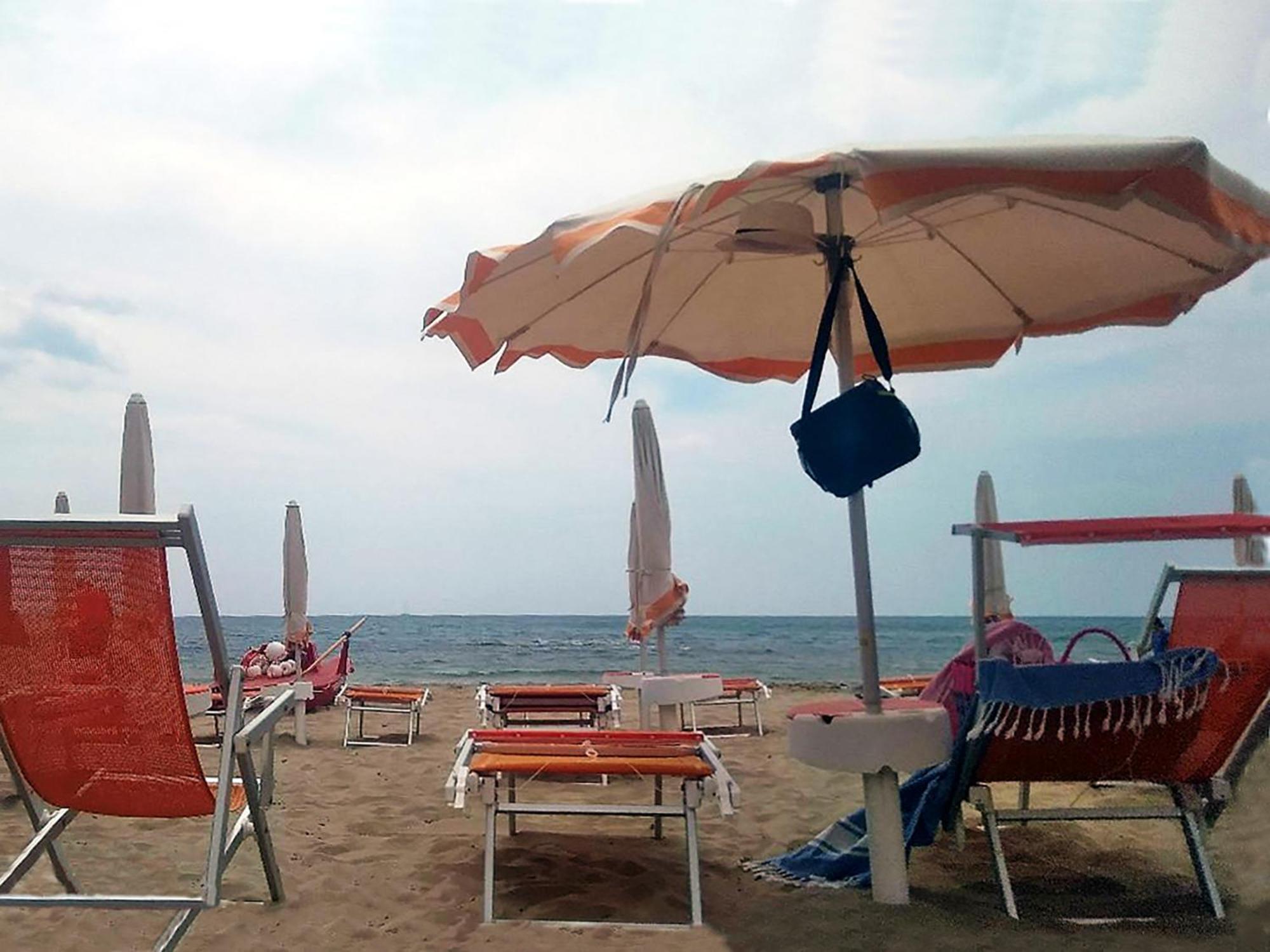 Hotel E Residence Il Faro Аччароли Экстерьер фото