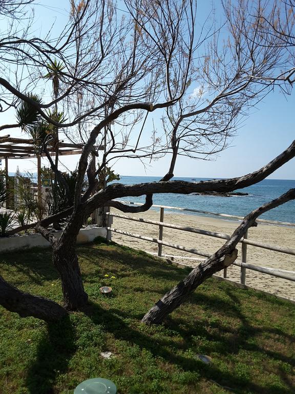 Hotel E Residence Il Faro Аччароли Экстерьер фото